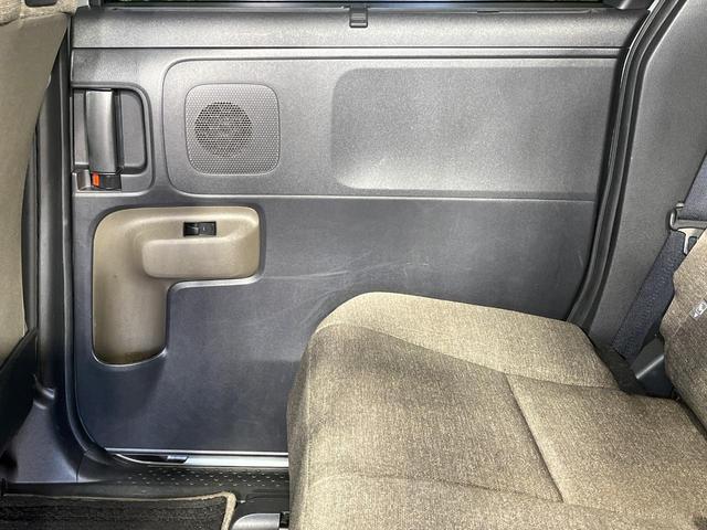 シエンタ ハイブリッドＺ　両側電動ドア　純正１０型ディスプレイオーディオ　純正１２型後席モニター　全周囲カメラ　禁煙車　衝突被害軽減システム　レーダークルーズ　コーナーセンサー　ＬＥＤヘッド　ＥＴＣ２．０　オートハイビーム（33枚目）