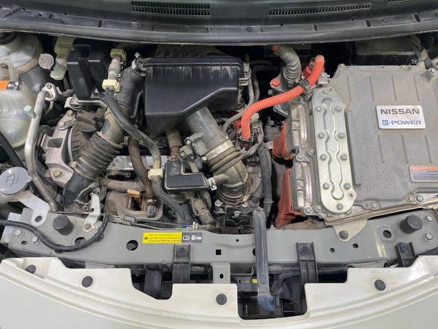 ノート ｅ－パワー　メダリスト　純正ＳＤナビ　全周囲カメラ　衝突被害軽減システム　レーダークルーズ　禁煙車　ハーフレザーシート　ドラレコ　コーナーセンサー　スマートキー　ＬＥＤヘッド　ＥＴＣ　車線逸脱警報　オートライト（18枚目）