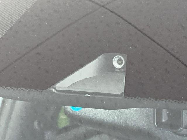 エクリプスクロス ブラックエディション 4WD サンルーフ 全周囲カメラ 純正8型ディスプレイオーディオ 衝突被害軽減システム レーダークルーズ 禁煙車 電動リアゲート ハーフレザーシート 全席シートヒーター パワーシート コーナーセンサー(4枚目)