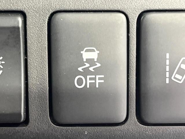 エクリプスクロス ブラックエディション 4WD サンルーフ 全周囲カメラ 純正8型ディスプレイオーディオ 衝突被害軽減システム レーダークルーズ 禁煙車 電動リアゲート ハーフレザーシート 全席シートヒーター パワーシート コーナーセンサー(26枚目)