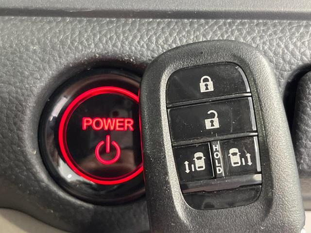 ステップワゴン ｅ：ＨＥＶエアー　両側電動ドア　純正８型ＳＤナビ　バックカメラ　衝突被害軽減システム　レーダークルーズ　禁煙車　ドラレコ　コーナーセンサー　スマートキー　ＬＥＤヘッド　ＥＴＣ　車線逸脱警報　オートライト　オートエアコン（23枚目）