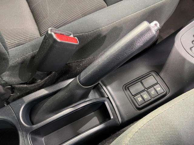 アクア Sスタイルブラック 純正SDナビ バックカメラ 衝突被害軽減システム 禁煙車 コーナーセンサー ビルトインETC オートハイビーム オートライト オートエアコン Bluetooth フルセグ(43枚目)