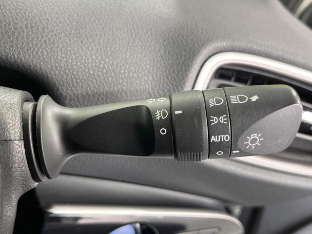 プリウスPHV Sセーフティパッケージ 純正SDナビ 全周囲カメラ 衝突被害軽減システム レーダークルーズ 禁煙車 ドラレコ コーナーセンサー スマートキー LEDヘッド ビルトインETC オートハイビーム 車線逸脱警報 オートライト(31枚目)