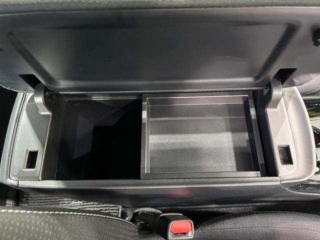 プリウスPHV Sセーフティパッケージ 純正SDナビ 全周囲カメラ 衝突被害軽減システム レーダークルーズ 禁煙車 ドラレコ コーナーセンサー スマートキー LEDヘッド ビルトインETC オートハイビーム 車線逸脱警報 オートライト(44枚目)