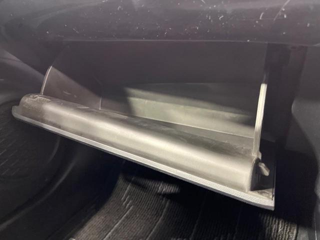 プリウスPHV Sセーフティパッケージ 純正SDナビ 全周囲カメラ 衝突被害軽減システム レーダークルーズ 禁煙車 ドラレコ コーナーセンサー スマートキー LEDヘッド ビルトインETC オートハイビーム 車線逸脱警報 オートライト(45枚目)