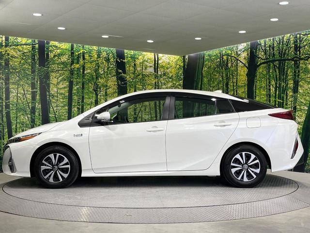 プリウスPHV Sセーフティパッケージ 純正SDナビ 全周囲カメラ 衝突被害軽減システム レーダークルーズ 禁煙車 ドラレコ コーナーセンサー スマートキー LEDヘッド ビルトインETC オートハイビーム 車線逸脱警報 オートライト(65枚目)