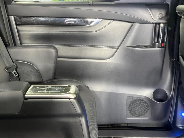 アルファード ２．５Ｓ　Ｃパッケージ　サンルーフ　モデリスタエアロ　純正９型ディスプレイオーディオ　両側電動ドア　１２型後席モニター　バックカメラ　衝突被害軽減システム　　禁煙車　電動リアゲート　前席シートエアコン　前後席パワーシート（41枚目）