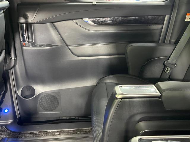 アルファード ２．５Ｓ　Ｃパッケージ　サンルーフ　モデリスタエアロ　純正９型ディスプレイオーディオ　両側電動ドア　１２型後席モニター　バックカメラ　衝突被害軽減システム　　禁煙車　電動リアゲート　前席シートエアコン　前後席パワーシート（43枚目）