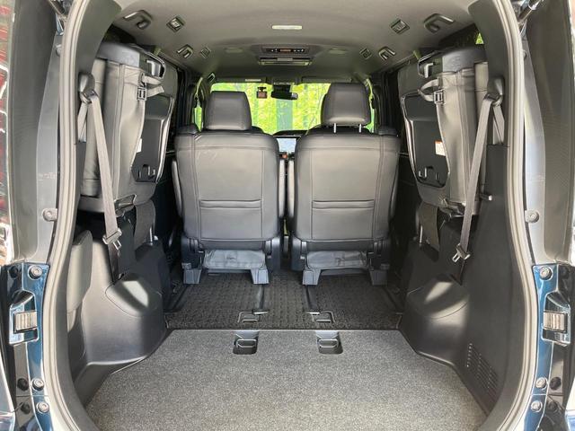 ノア Si ダブルバイビーII 禁煙車 モデリスタエアロ 純正10型ナビ 後席モニター 両側電動ドア バックカメラ ドラレコ ETC LEDヘッドライト フォグランプ 衝突軽減装置 クルコン オート杯ビームアシスト(11枚目)