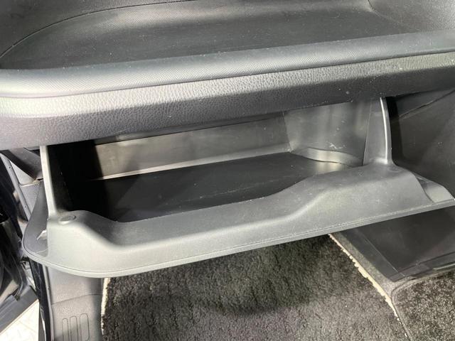 ヴォクシー ZS 煌 両側電動ドア アルパインナビ 後席モニター バックカメラ 衝突被害軽減システム 禁煙車 スマートキー LEDヘッド ビルトインETC クルコン 車線逸脱警報 オートライト デュアルエアコン(22枚目)