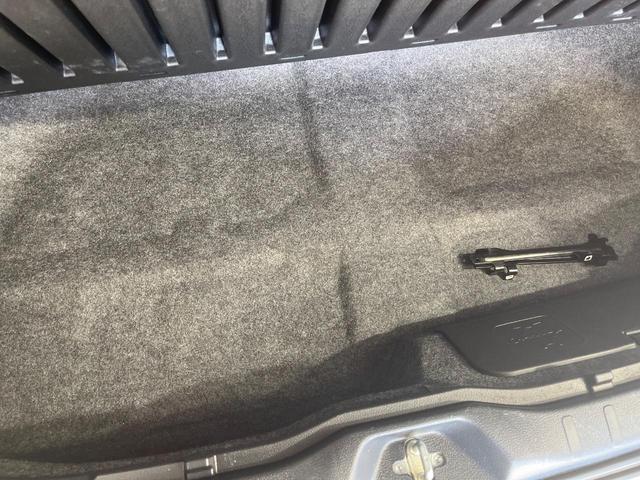 ヴォクシー ZS 煌 両側電動ドア アルパインナビ 後席モニター バックカメラ 衝突被害軽減システム 禁煙車 スマートキー LEDヘッド ビルトインETC クルコン 車線逸脱警報 オートライト デュアルエアコン(28枚目)