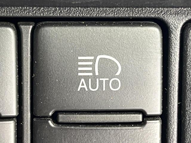 ヴォクシー ZS 煌 両側電動ドア アルパインナビ 後席モニター バックカメラ 衝突被害軽減システム 禁煙車 スマートキー LEDヘッド ビルトインETC クルコン 車線逸脱警報 オートライト デュアルエアコン(37枚目)