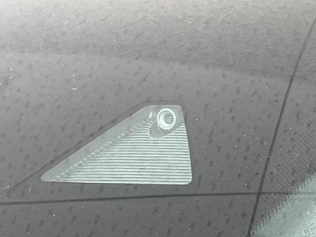 【ｉ−ＡＣＴＩＶＥＳＥＮＳＥ】走行中に前方の車両等を認識し、衝突しそうな時は警報とブレーキで衝突回避と被害軽減をアシスト。より安全にドライブをお楽しみいただけます。