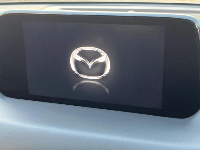 【７インチマツダコネクト】車内の雰囲気にマッチした大型のディスプレイ。スマホ接続でのナビ使用やＢｌｕｅｔｏｏｔｈ再生等、様々な機能が楽しめます。直感的なダイヤル操作が可能で、使い勝手も良好です。