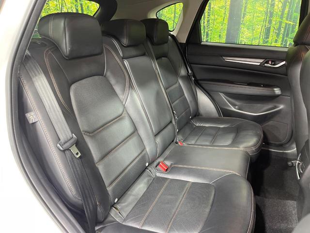 広々とした２列目シートは居住性が高く、居心地も快適！友達や家族とのお出かけにぴったりです。ベビーシートやチャイルドシート使用時も快適にお過ごしいただける十分な空間を確保しています。