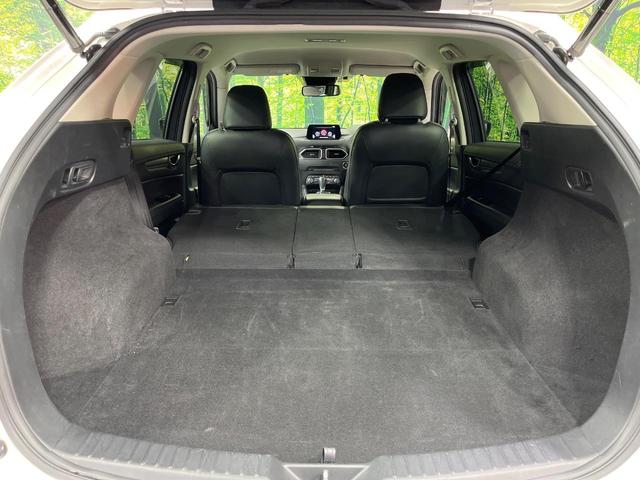 後席を格納すると、これだけの広さが！シーンに合わせたシートアレンジで、大きな荷物も積むことが出来ます♪