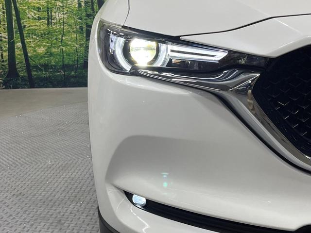 【ＬＥＤヘッドライト】悪天候や夜間走行時も良好な視界を確保し安心して運転できる高輝度ＬＥＤヘッドライトを装備！点灯速度が早く、消費電力も抑えられています。