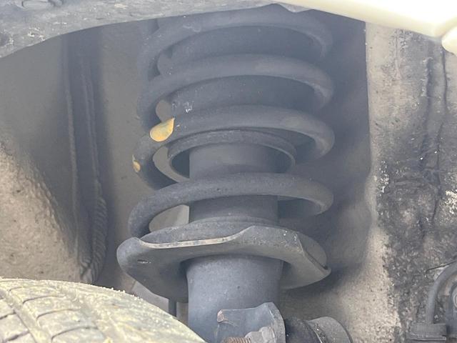 お車を安心してお乗りいただく為には、足回りの定期点検が欠かせません。サービスサポート（有償保証）では無料点検もご提供しており、安心のカーライフをお過ごしいただけるサポート体制が整っています。