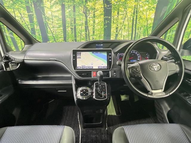 ヴォクシー ＺＳ　煌ＩＩ　両側電動ドア　純正１０型ＳＤナビ　バックカメラ　衝突被害軽減システム　禁煙車　ドラレコ　コーナーセンサー　スマートキー　ＬＥＤヘッド　ビルトインＥＴＣ　オートハイビーム　車線逸脱警報　オートライト（2枚目）