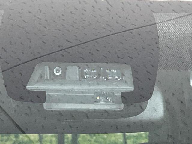 ヴォクシー ＺＳ　煌ＩＩ　両側電動ドア　純正１０型ＳＤナビ　バックカメラ　衝突被害軽減システム　禁煙車　ドラレコ　コーナーセンサー　スマートキー　ＬＥＤヘッド　ビルトインＥＴＣ　オートハイビーム　車線逸脱警報　オートライト（5枚目）