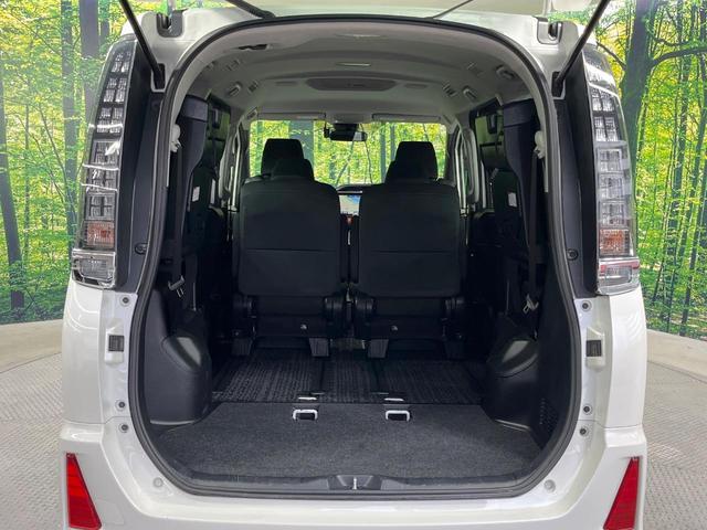 ヴォクシー ＺＳ　煌ＩＩ　両側電動ドア　純正１０型ＳＤナビ　バックカメラ　衝突被害軽減システム　禁煙車　ドラレコ　コーナーセンサー　スマートキー　ＬＥＤヘッド　ビルトインＥＴＣ　オートハイビーム　車線逸脱警報　オートライト（11枚目）