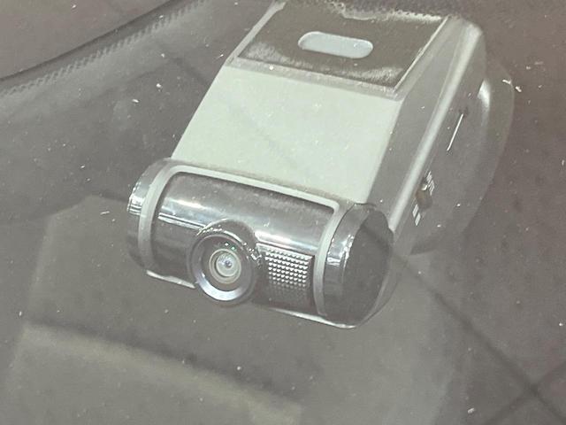 ＭＡＺＤＡ３ファストバック ２０Ｓプロアクティブ　ツーリングセレクション　純正８型ナビ　バックカメラ　衝突被害軽減システム　レーダークルーズ　禁煙車　パワーシート　ドラレコ　コーナーセンサー　ＬＥＤヘッド　ビルトインＥＴＣ　純正１８インチアルミ　オートハイビーム（4枚目）