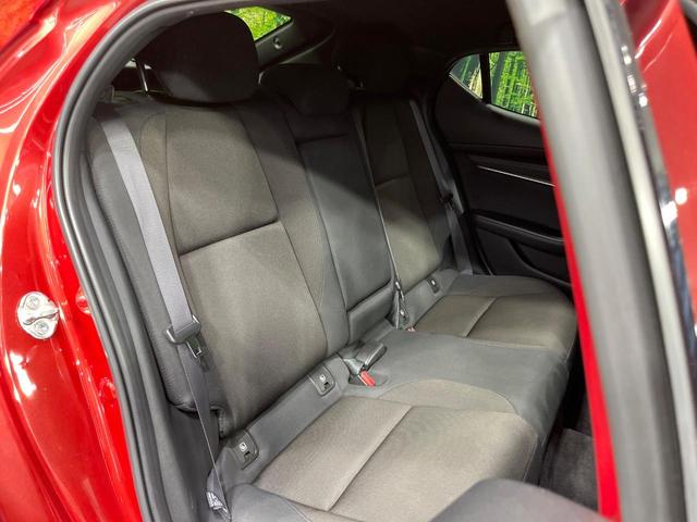 ＭＡＺＤＡ３ファストバック ２０Ｓプロアクティブ　ツーリングセレクション　純正８型ナビ　バックカメラ　衝突被害軽減システム　レーダークルーズ　禁煙車　パワーシート　ドラレコ　コーナーセンサー　ＬＥＤヘッド　ビルトインＥＴＣ　純正１８インチアルミ　オートハイビーム（9枚目）