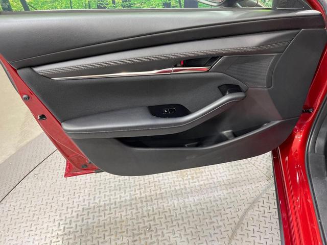 ＭＡＺＤＡ３ファストバック ２０Ｓプロアクティブ　ツーリングセレクション　純正８型ナビ　バックカメラ　衝突被害軽減システム　レーダークルーズ　禁煙車　パワーシート　ドラレコ　コーナーセンサー　ＬＥＤヘッド　ビルトインＥＴＣ　純正１８インチアルミ　オートハイビーム（54枚目）