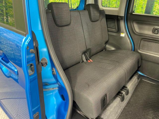 後部座席も気になるようなキズ・汚れやへたり等、大きなダメージはなく、良好な状態です。