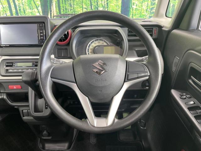 インテリアに合わせたデザインのステアリングは、運転される方のことも考え、運転しやすい形状、大きさです。是非一度、実際に触ってお確かめください。