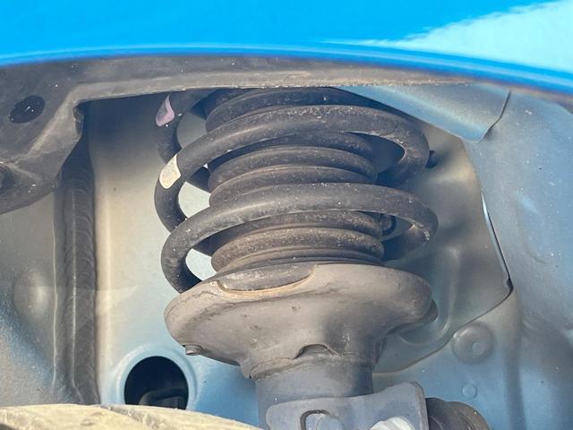 お車を安心してお乗りいただく為には、足回りの定期点検が欠かせません。サービスサポート（有償保証）では無料点検もご提供しており、安心のカーライフをお過ごしいただけるサポート体制が整っています。