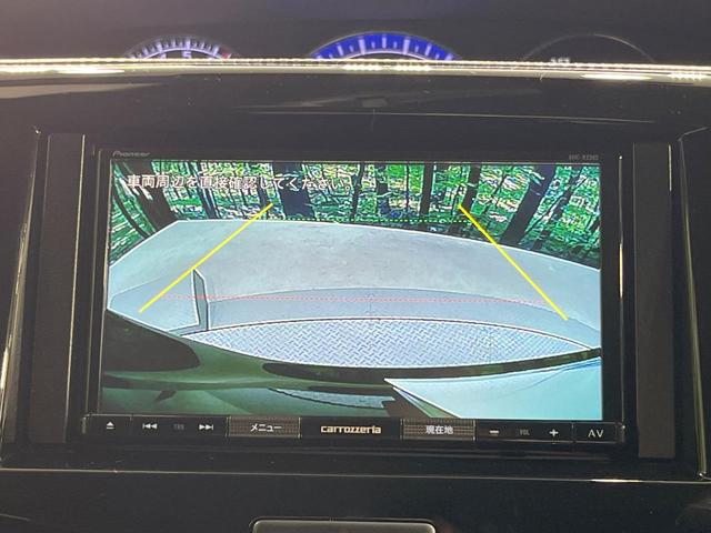 【バックカメラ】駐車時に後方がリアルタイム映像で確認できます。大型商業施設や立体駐車場での駐車時や、夜間のバック時に大活躍！運転スキルに関わらず、今や必須となった装備のひとつです！