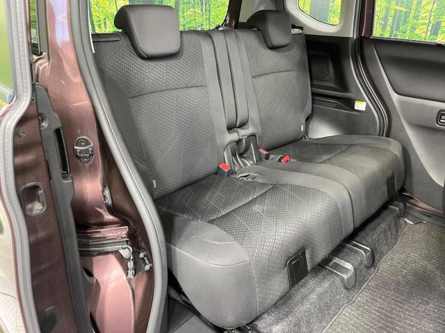 後部座席も気になるようなキズ・汚れやへたり等、大きなダメージはなく、良好な状態です。