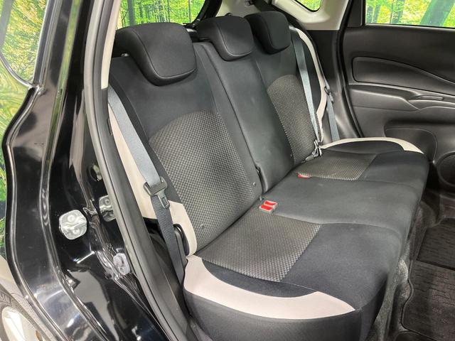 後部座席も気になるようなキズ・汚れやへたり等、大きなダメージはなく、良好な状態です。