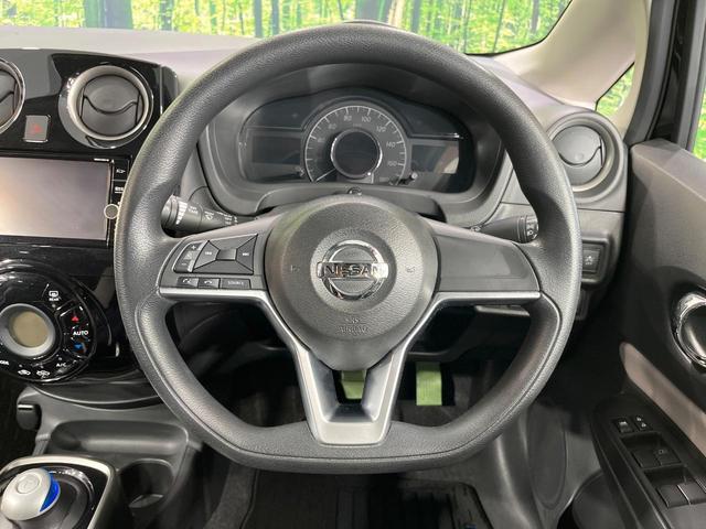 インテリアに合わせたデザインのステアリングは、運転される方のことも考え、運転しやすい形状、大きさです。是非一度、実際に触ってお確かめください。