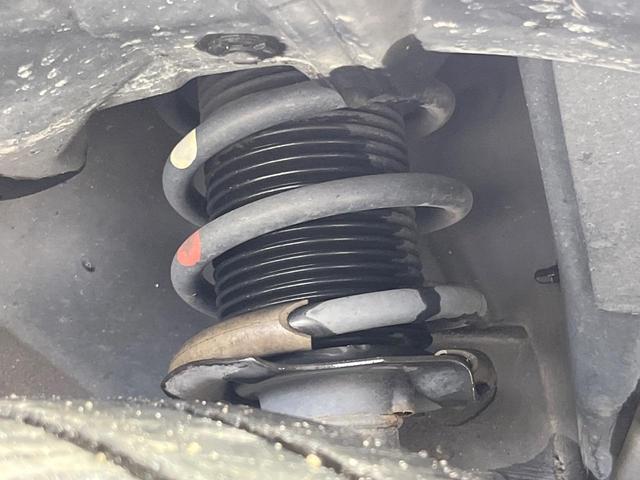 お車を安心してお乗りいただく為には、足回りの定期点検が欠かせません。サービスサポート（有償保証）では無料点検もご提供しており、安心のカーライフをお過ごしいただけるサポート体制が整っています。