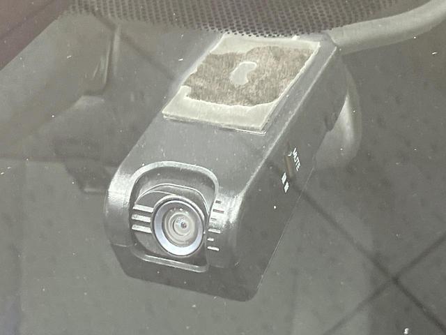 アクア Ｓ　純正９インチナビ　衝突軽減システム　バックカメラ　ｂｌｕｅｔｏｏｔｈ　ＥＴＣ　ドラレコ　ＬＥＤライト　レーンアシスト　禁煙車　スマートキー　オートハイビーム　純正１５インチホイール（4枚目）