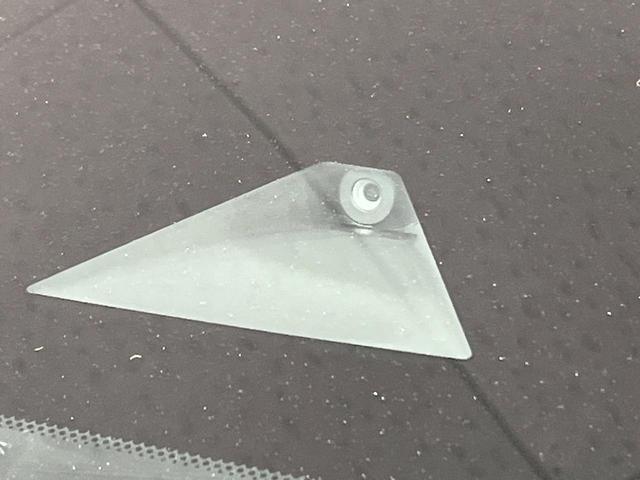 ノート Ｘ　純正９型ナビ　バックカメラ　Ｂｌｕｅｔｏｏｔｈ再生　フルセグＴＶ　ＤＶＤ　ドライブレコーダー　ＥＴＣ　エマージェンシーブレーキ　禁煙車　コーナーセンサー　オートライト　オートエアコン　スマートキー（3枚目）