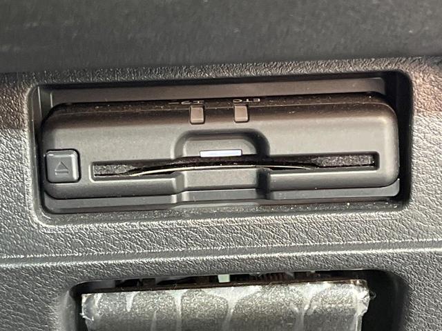 ノート Ｘ　純正９型ナビ　バックカメラ　Ｂｌｕｅｔｏｏｔｈ再生　フルセグＴＶ　ＤＶＤ　ドライブレコーダー　ＥＴＣ　エマージェンシーブレーキ　禁煙車　コーナーセンサー　オートライト　オートエアコン　スマートキー（7枚目）