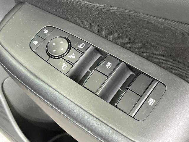 ノート Ｘ　純正９型ナビ　バックカメラ　Ｂｌｕｅｔｏｏｔｈ再生　フルセグＴＶ　ＤＶＤ　ドライブレコーダー　ＥＴＣ　エマージェンシーブレーキ　禁煙車　コーナーセンサー　オートライト　オートエアコン　スマートキー（21枚目）