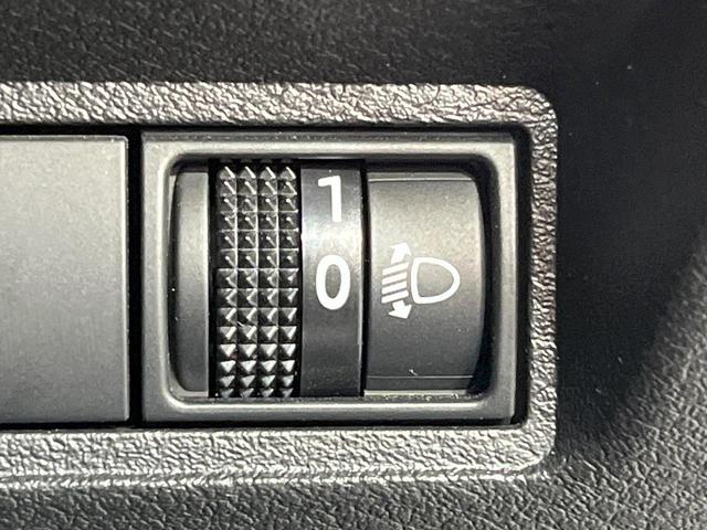 ノート Ｘ　純正９型ナビ　バックカメラ　Ｂｌｕｅｔｏｏｔｈ再生　フルセグＴＶ　ＤＶＤ　ドライブレコーダー　ＥＴＣ　エマージェンシーブレーキ　禁煙車　コーナーセンサー　オートライト　オートエアコン　スマートキー（23枚目）