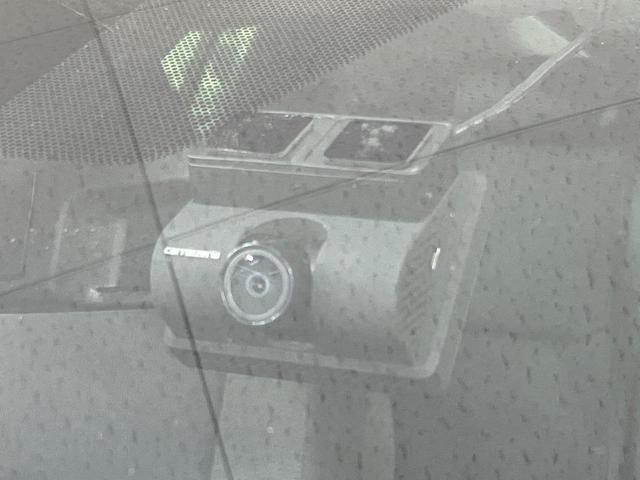 プリウス Ｘ　純正８型ディスプレイオーディオ　バックカメラ　１００Ｖ電源　衝突被害軽減システム　レーダークルーズ　禁煙車　ドラレコ　コーナーセンサー　ＬＥＤヘッド　ＥＴＣ２．０　オートハイビーム　車線逸脱警報（7枚目）