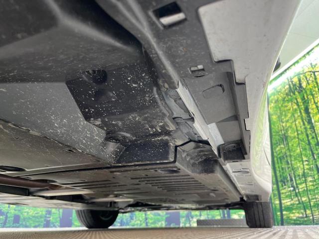 プリウス Ｘ　純正８型ディスプレイオーディオ　バックカメラ　１００Ｖ電源　衝突被害軽減システム　レーダークルーズ　禁煙車　ドラレコ　コーナーセンサー　ＬＥＤヘッド　ＥＴＣ２．０　オートハイビーム　車線逸脱警報（30枚目）