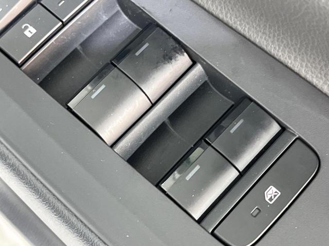 プリウス Ｘ　純正８型ディスプレイオーディオ　バックカメラ　１００Ｖ電源　衝突被害軽減システム　レーダークルーズ　禁煙車　ドラレコ　コーナーセンサー　ＬＥＤヘッド　ＥＴＣ２．０　オートハイビーム　車線逸脱警報（33枚目）