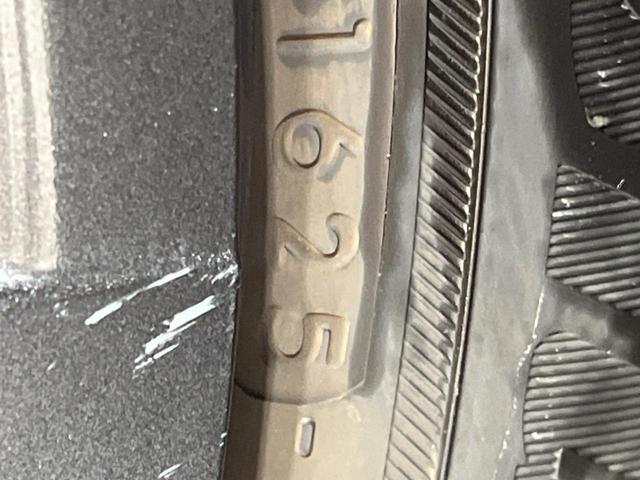 プリウス Ｘ　純正８型ディスプレイオーディオ　バックカメラ　１００Ｖ電源　衝突被害軽減システム　レーダークルーズ　禁煙車　ドラレコ　コーナーセンサー　ＬＥＤヘッド　ＥＴＣ２．０　オートハイビーム　車線逸脱警報（62枚目）