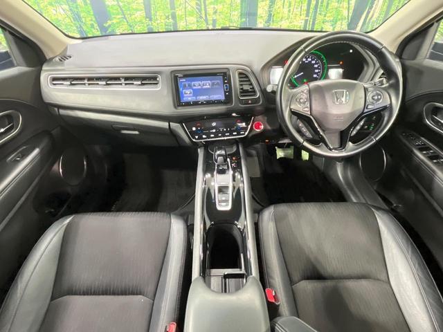 ヴェゼル ハイブリッドＺ・ホンダセンシング　純正ナビ　バックカメラ　衝突被害軽減システム　レーダークルーズ　禁煙車　レザーシート　ドラレコ　スマートキー　ＬＥＤヘッド　ビルトインＥＴＣ　純正１７インチアルミ　オートライト　デュアルエアコン（2枚目）