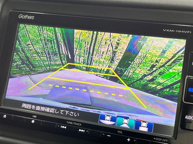 ヴェゼル ハイブリッドＺ・ホンダセンシング　純正ナビ　バックカメラ　衝突被害軽減システム　レーダークルーズ　禁煙車　レザーシート　ドラレコ　スマートキー　ＬＥＤヘッド　ビルトインＥＴＣ　純正１７インチアルミ　オートライト　デュアルエアコン（6枚目）