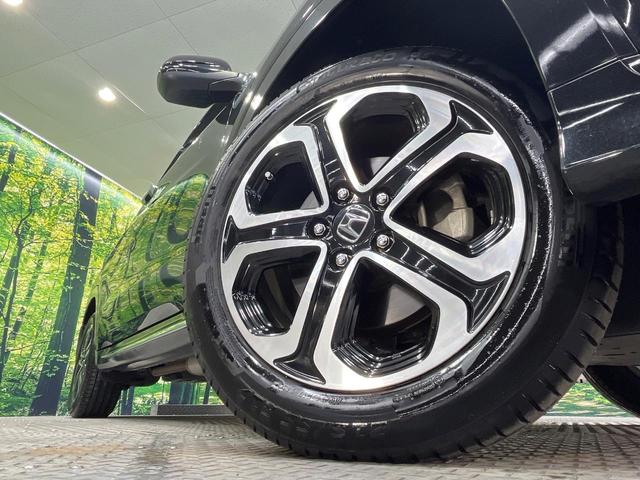 ヴェゼル ハイブリッドＺ・ホンダセンシング　純正ナビ　バックカメラ　衝突被害軽減システム　レーダークルーズ　禁煙車　レザーシート　ドラレコ　スマートキー　ＬＥＤヘッド　ビルトインＥＴＣ　純正１７インチアルミ　オートライト　デュアルエアコン（13枚目）