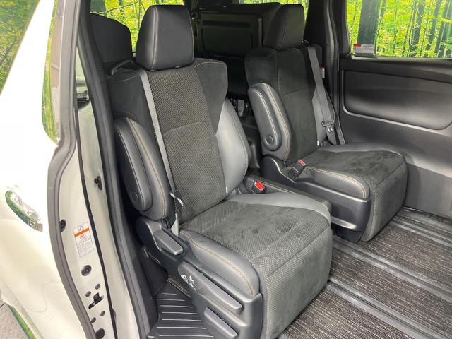 アルファード ２．５Ｓ　タイプゴールドＩＩ　純正９型ディスプレイオーディオ　両側電動ドア　１３型後席モニター　バックカメラ　衝突被害軽減システム　レーダークルーズ　禁煙車　電動リアゲート　ハーフレザーシート　コーナーセンサー　ＥＴＣ（9枚目）