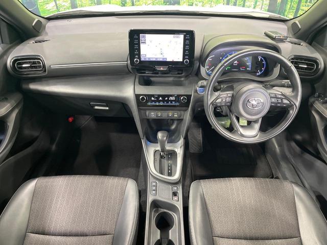 ヤリスクロス ハイブリッドＺ　純正８型ディスプレイオーディオ　全周囲カメラ　衝突被害軽減システム　レーダークルーズ　パワーシート　シートヒーター　コーナーセンサー　ＬＥＤヘッド　ＥＴＣ　純正１８インチアルミ　オートハイビーム（2枚目）